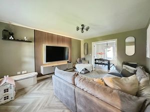 Lounge- click for photo gallery
